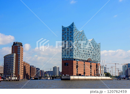 Elbphilarmonie - Elbe Philharmonic, a concert hall in the Hafen City quarter of Hamburg and river Elbe. The Westin Hamburg hotel. Hamburg, Germany 120762459