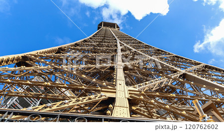 The view of Eiffel tower with blue sky 120762602