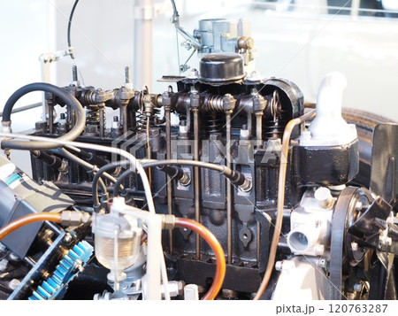 古い国産の自動車エンジン 古い国産の自動車エンジン 120763287