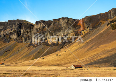 Mountain and a house in the autumn, Iceland 120763347