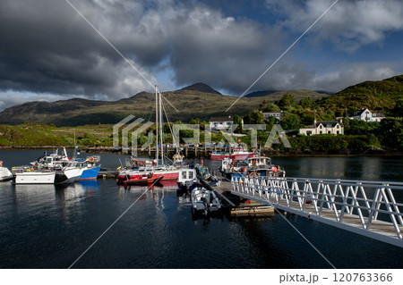 Harbor Of Village Kyleakin At The Atlantic Coast Of The Isle Of Skye In Scotland, UK Harbor Of Village Kyleakin At The Atlantic Coast Of The Isle Of Skye In Scotland, UK 120763366