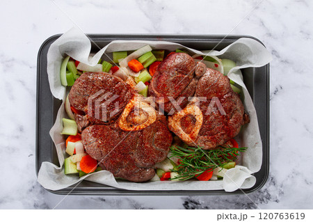 fried meat on the bone, raw, chopped vegetables, ingredients in the oven, for cooking ossobuco, top view, no people, 120763619