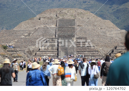 メキシコ「死者の日」年に一度のメキシコのお祭り　リメンバーミーの世界とタコス満喫旅 120764702