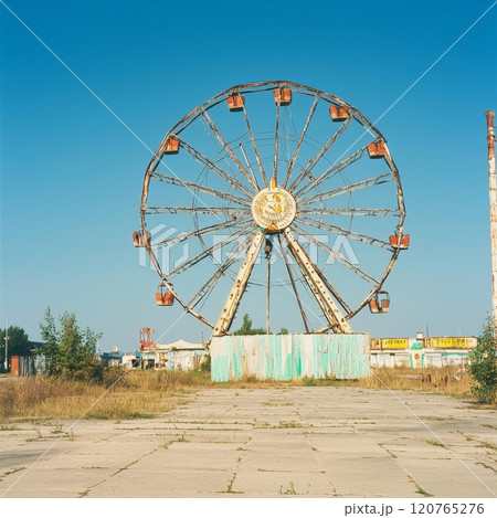 Abandoned Ferris Wheel in a Desolate Amusement Park 120765276
