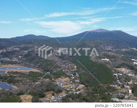 霧島山麓から望む韓国岳の空撮 霧島山麓から望む韓国岳の空撮 120765841