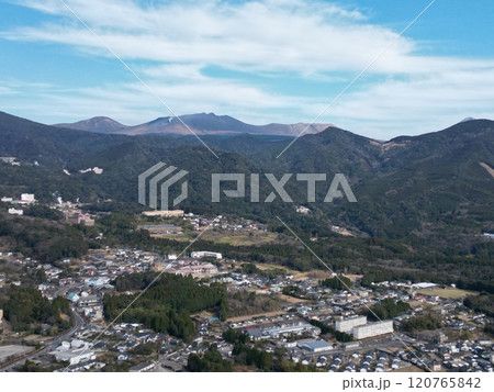 霧島山麓から望む霧島連山の空撮 霧島山麓から望む霧島連山の空撮 120765842