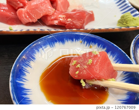 中とろの刺身　マグロの刺身 120767009