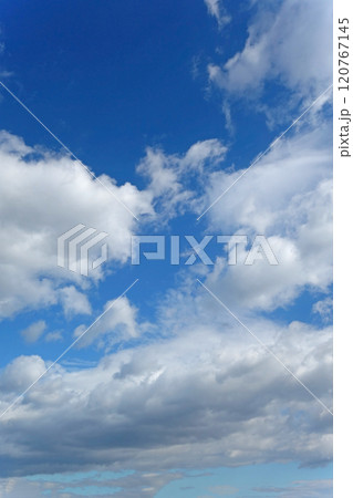 《空の風景》雲の多い空 《空の風景》雲の多い空 120767145