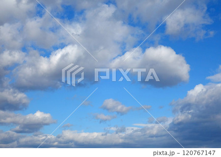 《空の風景》雲の多い空 《空の風景》雲の多い空 120767147