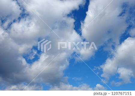 《空の風景》雲の多い空 《空の風景》雲の多い空 120767151