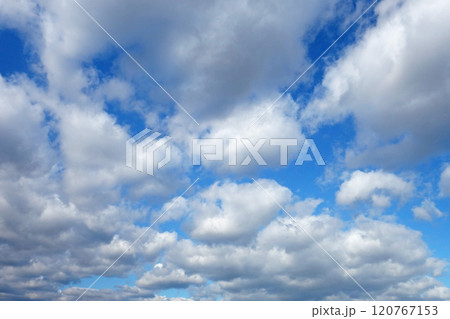 《空の風景》雲の多い空 《空の風景》雲の多い空 120767153