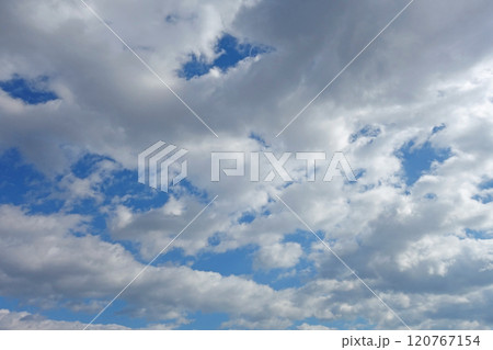 《空の風景》雲の多い空 《空の風景》雲の多い空 120767154