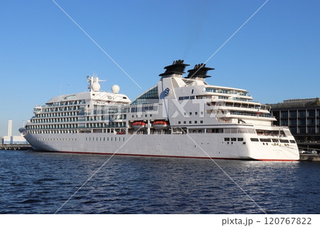 初入港 客船 三井オーシャンフジ 横浜港 新港埠頭 横浜市 神奈川県 初入港 客船 三井オーシャンフジ 横浜港 新港埠頭 横浜市 神奈川県 120767822