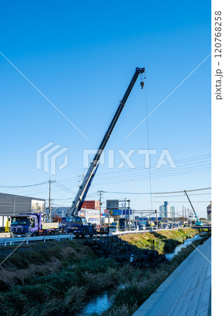 土嚢を積む河川工事 新河岸川 2024.11 土嚢を積む河川工事 新河岸川 2024.11 120768258
