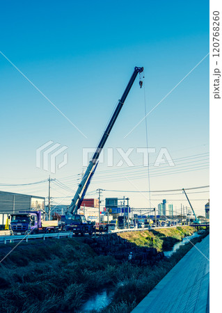 土嚢を積む河川工事 新河岸川 2024.11 暖色寒色強調 土嚢を積む河川工事 新河岸川 2024.11 暖色寒色強調 120768260