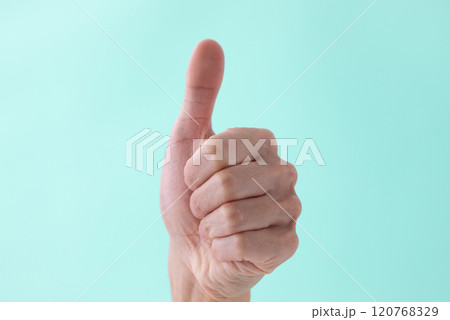 グッドサイン　グリーンバック　(写真素材) 120768329