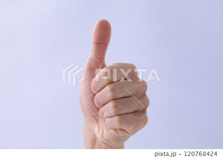 グッドサイン　パープルバック　(写真素材) 120768424