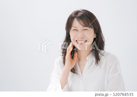 ミドル女性のビューティーイメージ 120768535