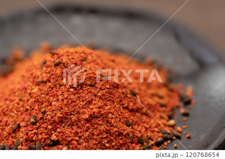 七味唐辛子のクローズアップ 七味唐辛子のクローズアップ 120768654