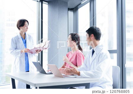 医師　ドクター　ミーティング 120768805