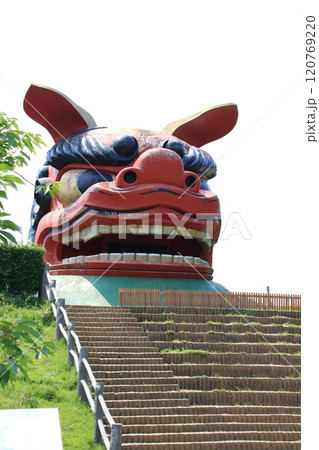 茨城県石岡市の常陸風土記の丘にある日本一の獅子頭 120769220