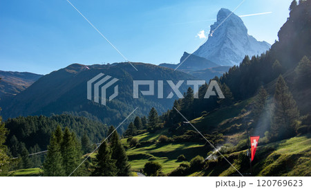 フーリからツェルマットへのトレッキング　マッターホルンの絶景　スイス　ツェルマット 120769623