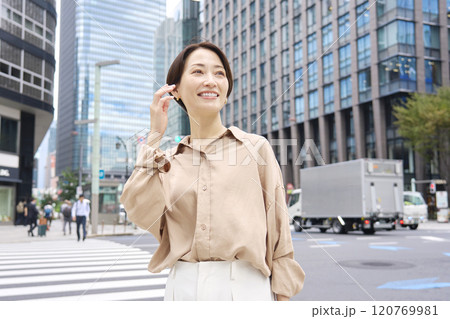 女性ポートレート 都会 女性ポートレート 都会 120769981