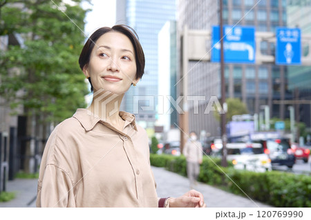 女性ポートレート 都会 女性ポートレート 都会 120769990