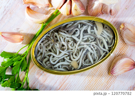Eel fry with garlic in open tin 120770782
