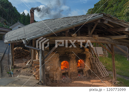小鹿田焼登窯火入れ 120771099