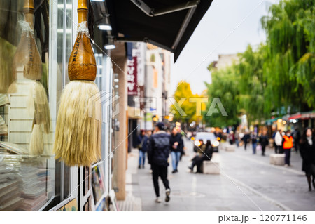 秋のソウル インサドン(仁寺洞)のメインストリート 秋のソウル インサドン(仁寺洞)のメインストリート 120771146