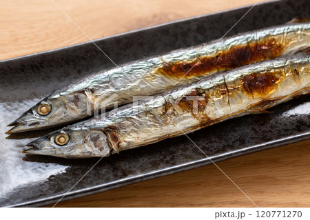 秋刀魚の塩焼き 120771270