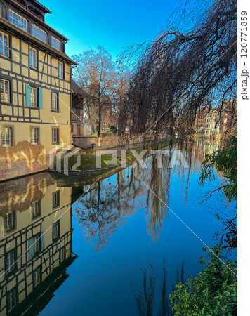 Historic buildings in Petite France district of Strasbourg, France. Old houses on the banks of the river Rhine in Strasbourg, France. Historic buildings in Petite France district of Strasbourg, France. Old houses on the banks of the river Rhine in Strasbourg, France. 120771859