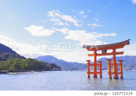 世界遺産・厳島神社の大鳥居 世界遺産・厳島神社の大鳥居 120772314