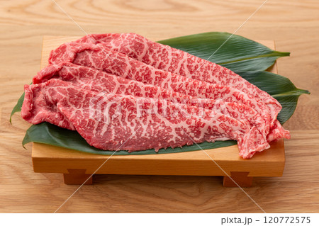 黒毛和牛のしゃぶしゃぶ用もも肉 120772575