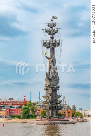 Moscow river and Peter the Great Statue. Sculpture by Zurab Tsereteli. One of the tallest monuments in Russia. 120773031
