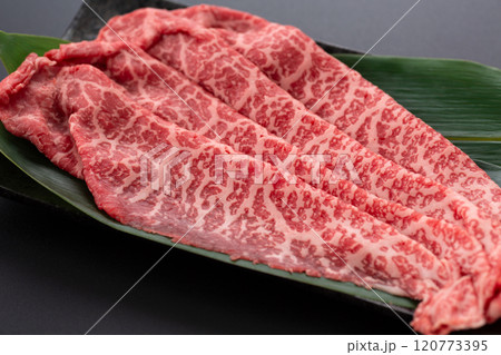 黒毛和牛のしゃぶしゃぶ用もも肉 120773395