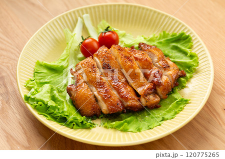 鶏もも肉の照り焼きチキンステーキ 120775265
