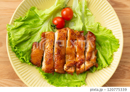 鶏もも肉の照り焼きチキンステーキ 120775339