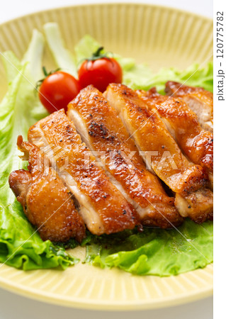 鶏もも肉の照り焼きチキンステーキ 120775782