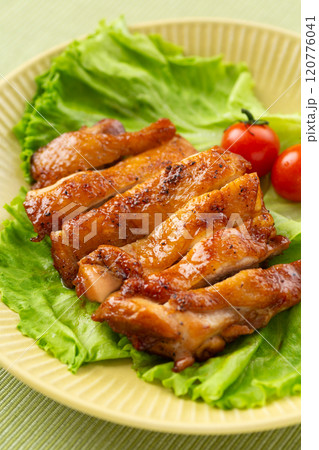 鶏もも肉の照り焼きチキンステーキ 120776041