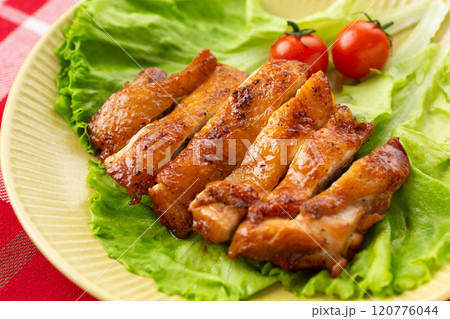 鶏もも肉の照り焼きチキンステーキ 鶏もも肉の照り焼きチキンステーキ 120776044