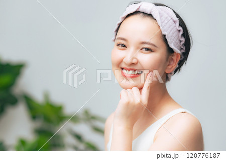 女性のスキンケアイメージ 120776187