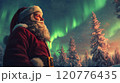 サンタクロースがオーロラを眺めている 120776435