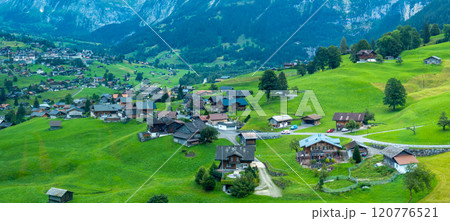 グリンデルワルトの風景　グリンデルワルト　スイス 120776521