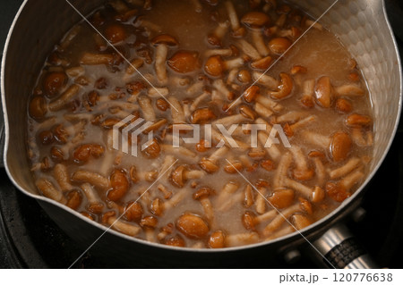 なめこの味噌汁 120776638