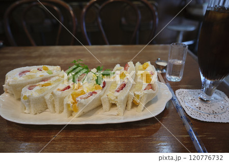 果物屋さんのフルーツサンド 果物屋さんのフルーツサンド 120776732