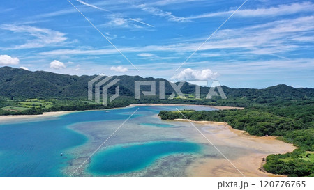 川平湾上空 川平湾上空 120776765