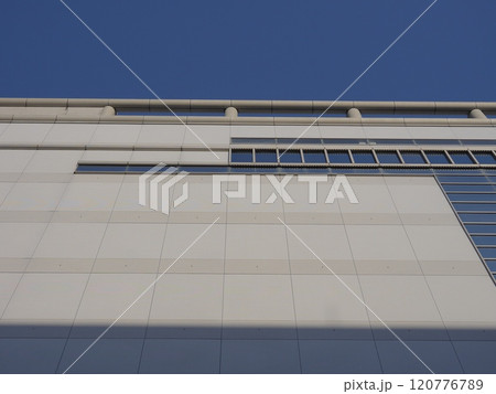 ビルと空。 ビルと空。 120776789
