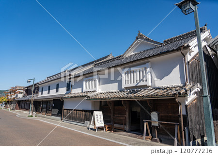 佐賀県嬉野市　塩田津の町並みの西岡家住宅 120777216